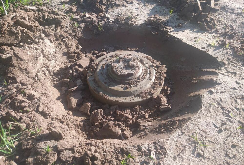 На Харківщині трактор підірвався на ворожій міні