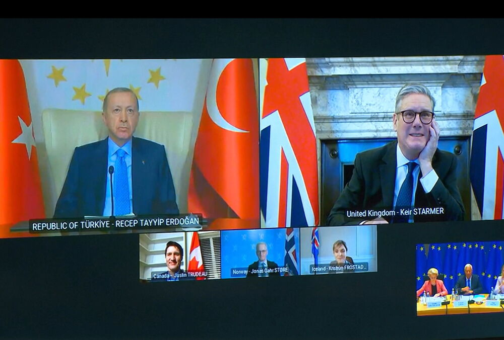 Турция поддержала идею прекращения атак в воздухе и на море