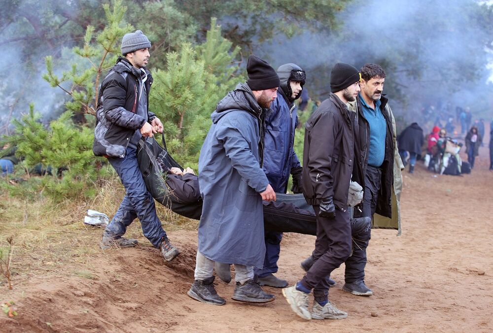 У спецслужбах Польщі розповіли, скільки ще мігрантів перебуває на кордоні з Білоруссю