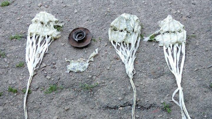 Росія скинула на Харківську область снаряди на парашутах: фото
