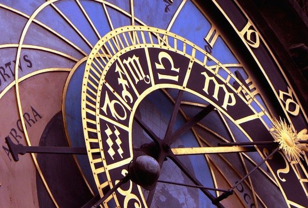 Гороскоп на 21 января: кому стоит позаботиться о продвижении по карьерной лестнице