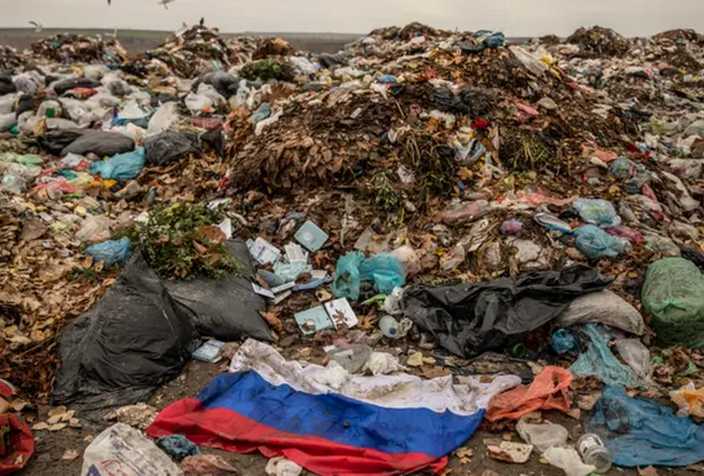Россияне в Херсоне сжигали тела своих военных на свалке, – The Guardian