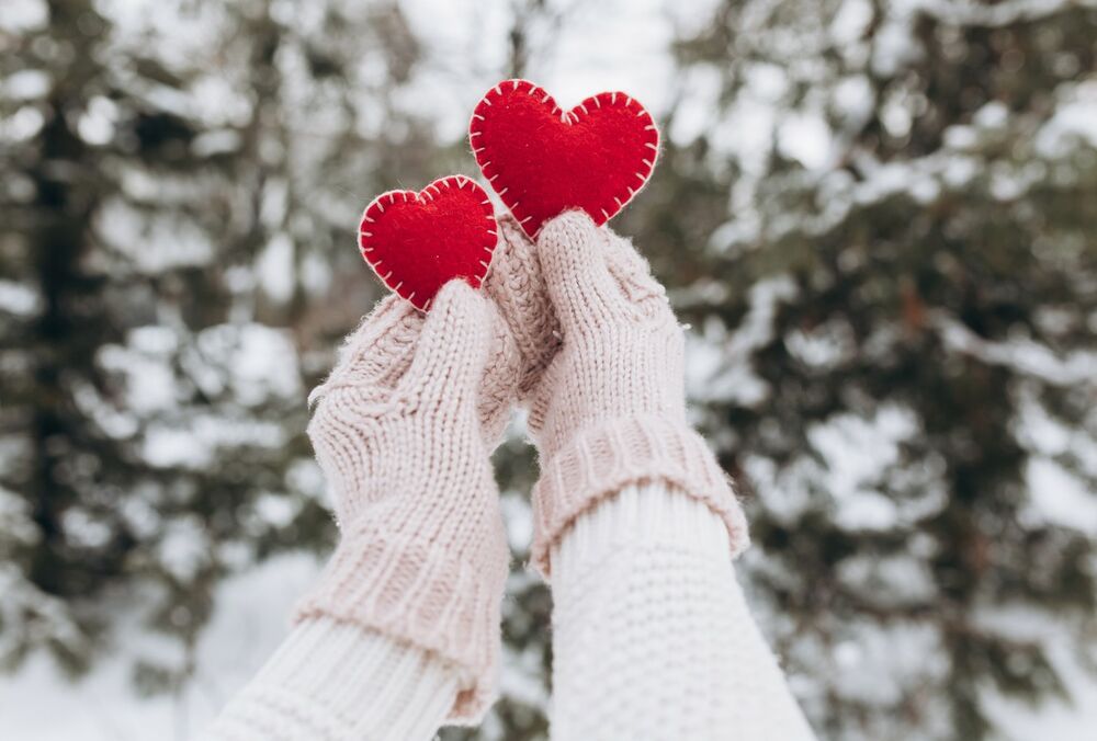 Любовный гороскоп: какие знаки зодиака встретят любовь этой зимой