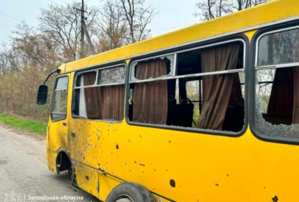 Россияне атаковали маршрутку в Запорожье Россияне атаковали маршрутку в Запорожье