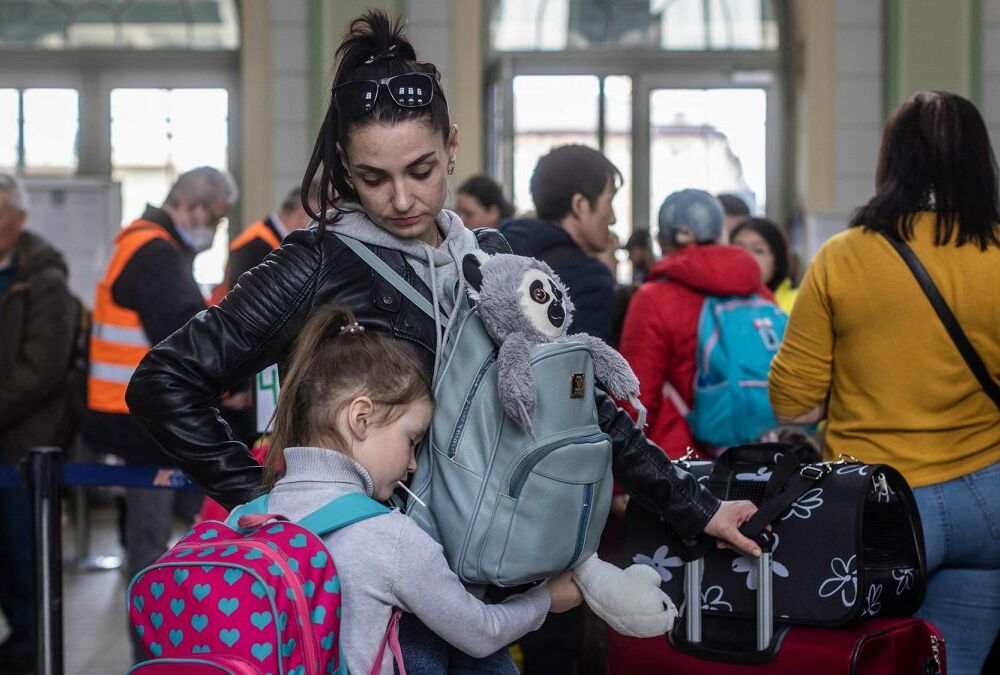 Соцопрос: в Эстонии снижается поддержка украинских беженцев