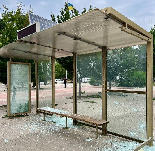 Росіяни вночі обстріляли спальний район Миколаєва: є загиблий та поранені