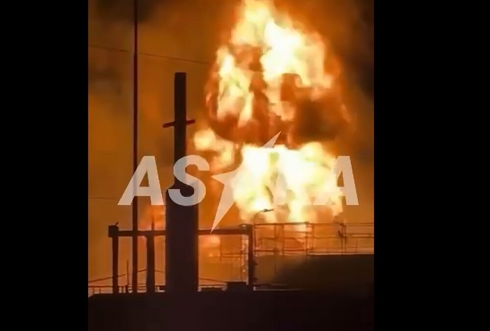 В России после атаки дронов горят нефтебазы в Краснодарском крае: видео