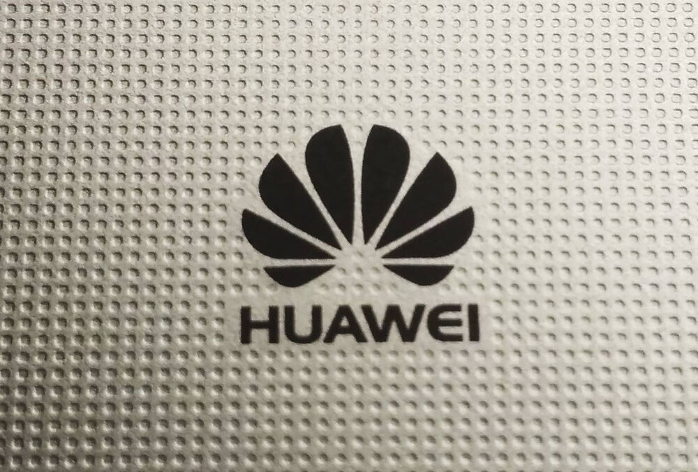Huawei анонсувала перший смартфон на власній ОС