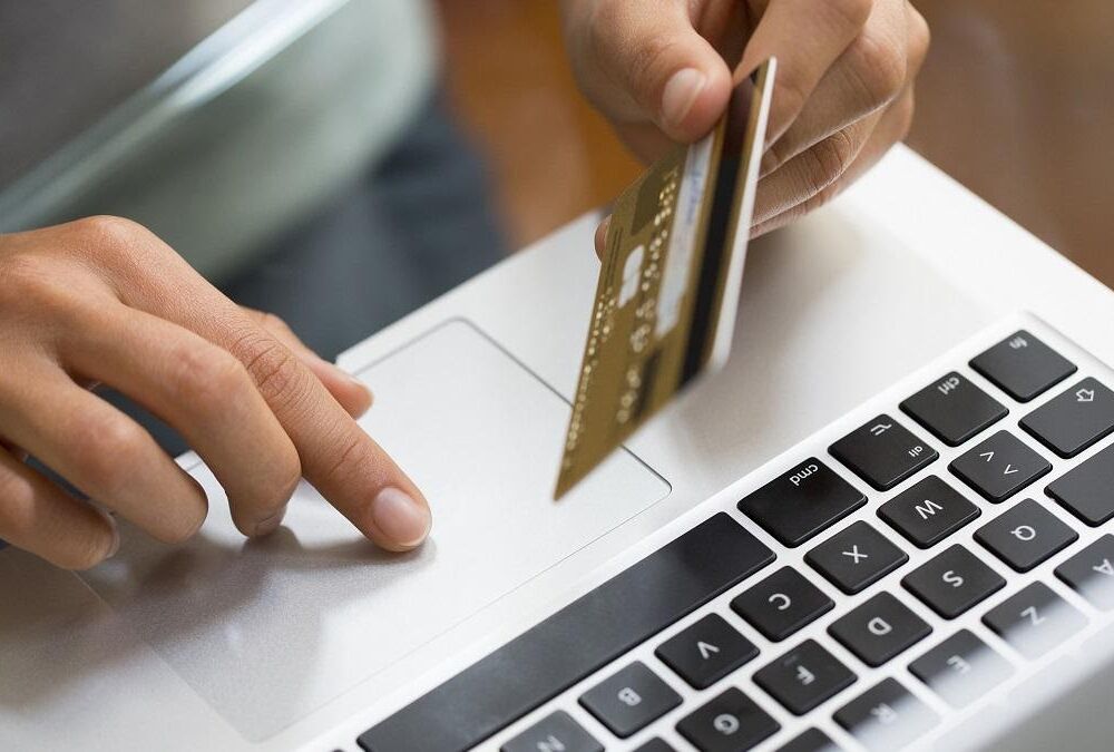 Карантинные 8 тысяч: в Минэкономики рассказали, как получить помощь