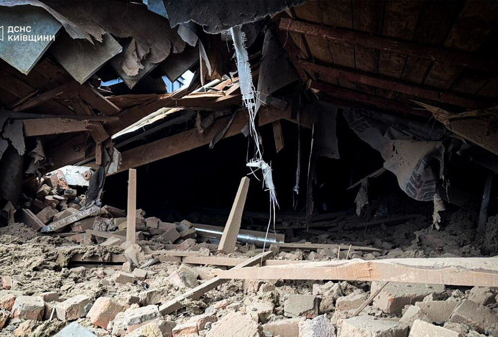 Спасатели показали последствия ракетной атаки на Киевскую область