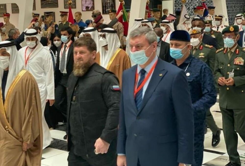 Скандал на военно-технической выставке IDEX 2021: Уруский и Кадыров - ВИДЕО