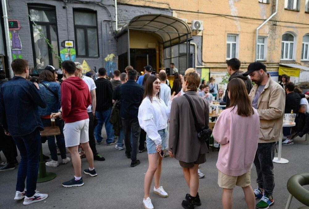 Соцопрос: украинцы начали чаще разговаривать дома на украинском языке 