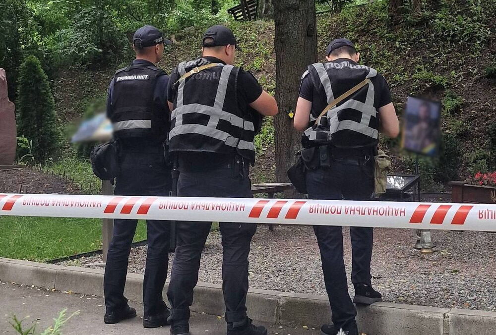 Поліція затримала жінку, що вчинила наругу над могилами ”Да Вінчі”, ”Джуса” та Петриченка