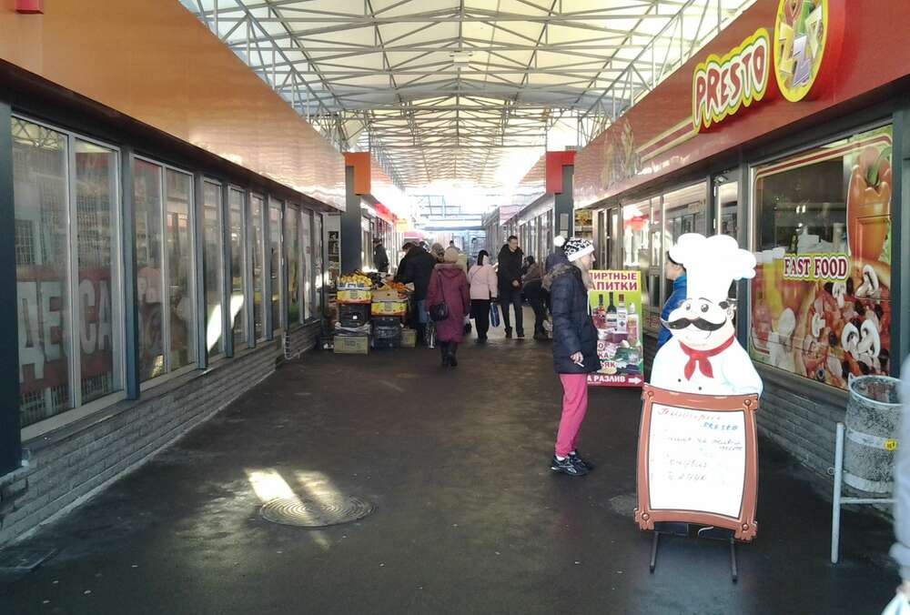 Фотофакт: на ринку Харкова утворилася діра