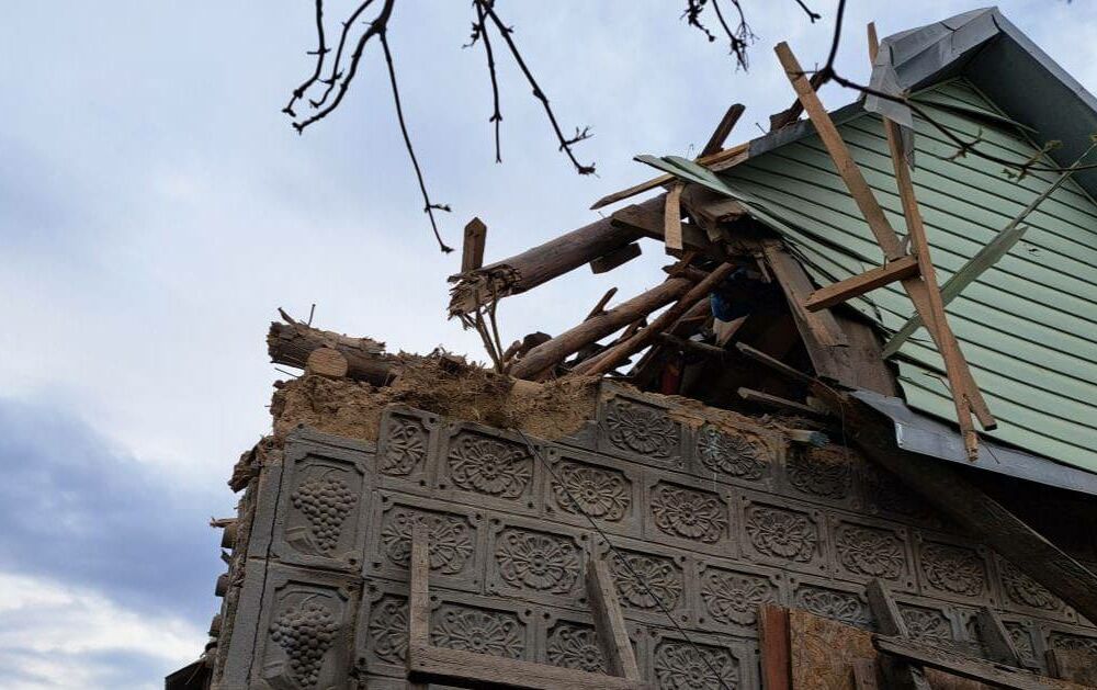 Російські військові обстріляли житлові будинки в Нікополі