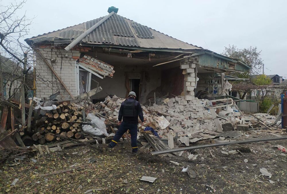 Російські військові скинули бомби на два села в Харківській області