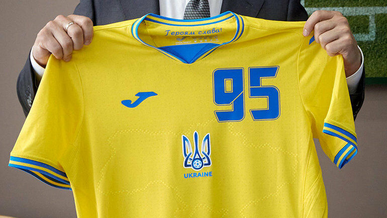 Виконком УАФ затвердив офіційний футбольний статус гасел ”Слава Україні!” і ”Героям слава!” - Павелко
