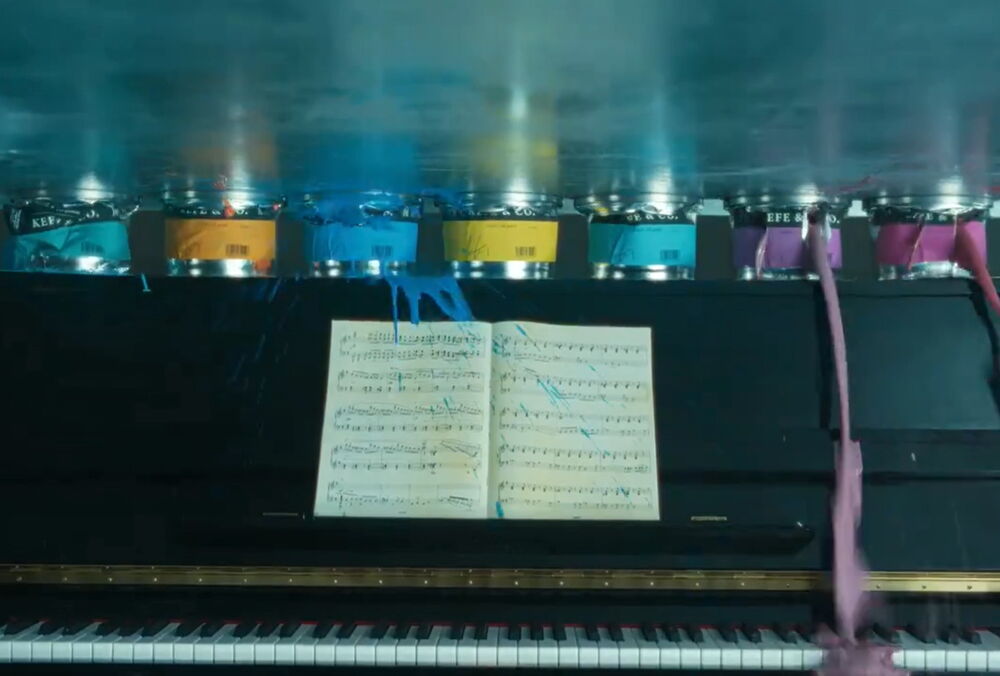 Apple пришлось извиняться за рекламу нового iPad, где пресс разрушает музыкальные инструменты: видео