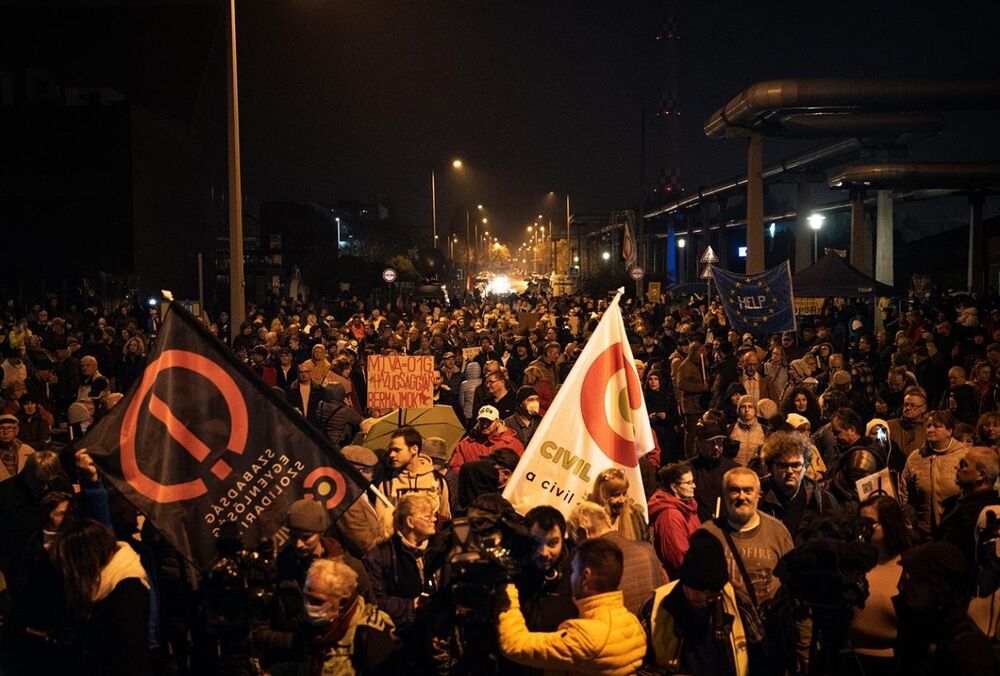 Жителі Будапешта вийшли на мітинг проти пропаганди уряду Орбана у ЗМІ Жителі Будапешта вийшли на мітинг проти пропаганди уряду Орбана у ЗМІ