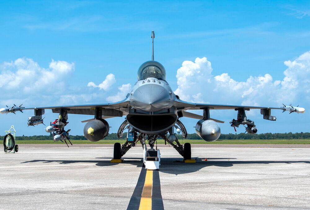 ЗМІ повідомили, що перші винищувачі F-16 прибудуть до України за кілька тижнів ЗМІ повідомили, що перші винищувачі F-16 прибудуть до України за кілька тижнів