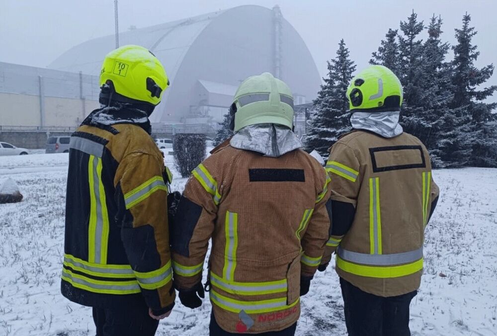 На ЧАЕС тимчасово зупинили гасіння пожежі На ЧАЕС тимчасово зупинили гасіння пожежі