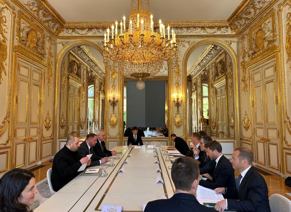 Украинская делегация провела первую встречу в Париже