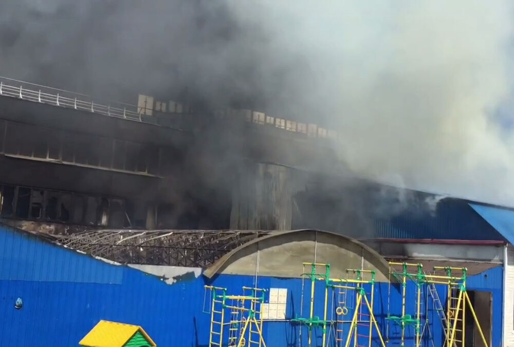 У Підмосков'ї спалахнула потужна пожежа на фабриці