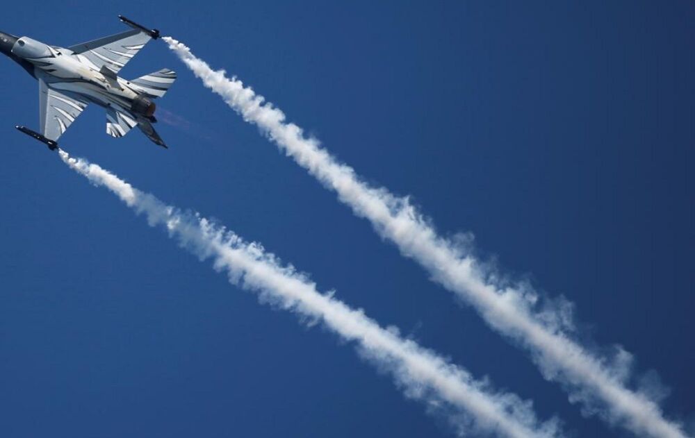 Дуда висловив сумнів, що в Україну можна поставити винищувачі F-16. Дуда висловив сумнів, що в Україну можна поставити винищувачі F-16.