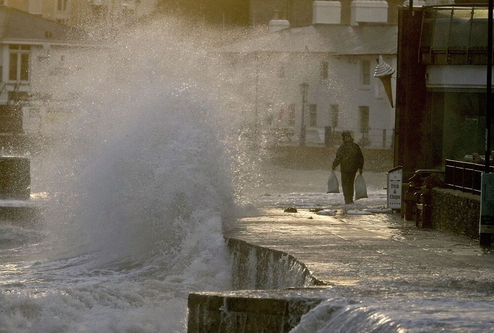 Двоє людей загинули через сильний ураган у Стамбулі