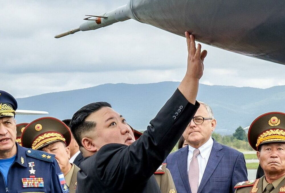 Северная Корея передала России более 1000 контейнеров с техникой и боеприпасами для войны в Украине