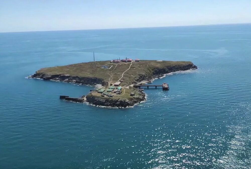 ВСУ ударили по острову Змеиный, уничтожив комплекс ”Панцирь – С1” россиян 