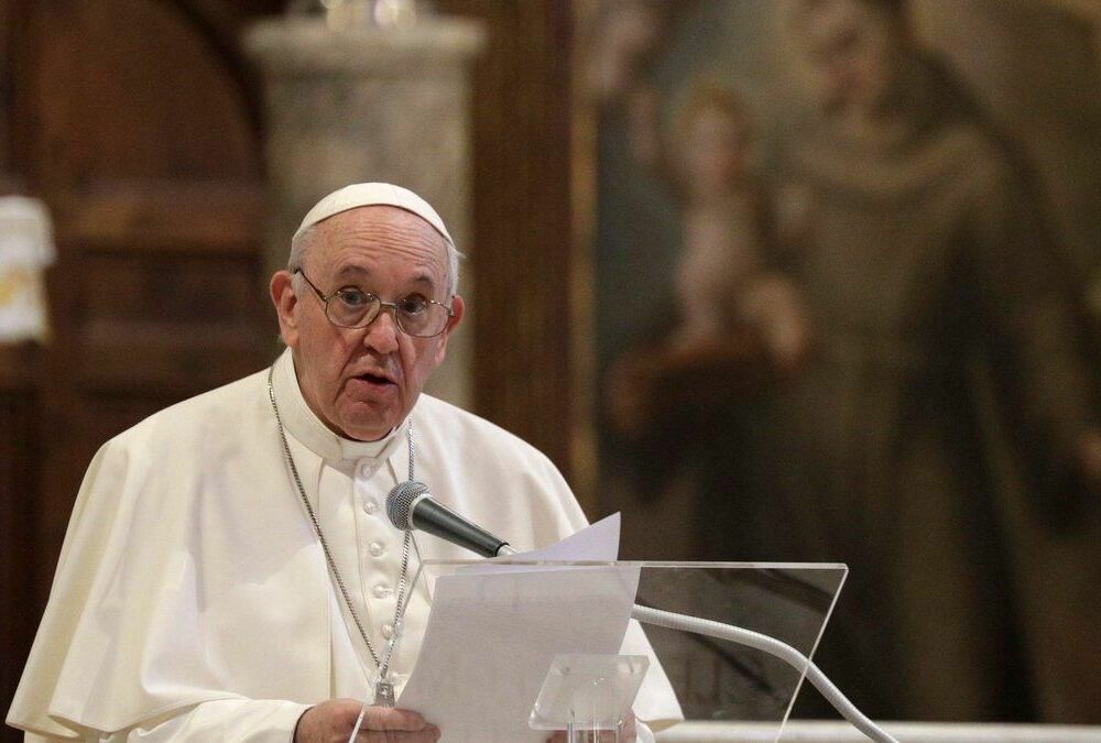 Папа Римський заявив, що Україна повинна почати переговори з Росією