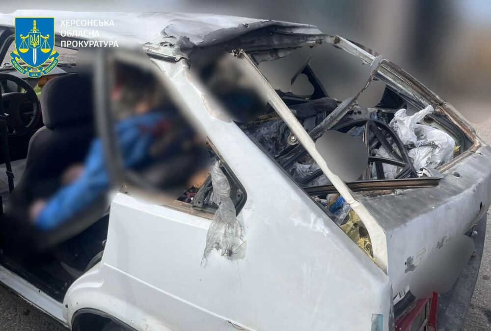 Российские военные обстреляли гражданский автомобиль в Херсонской области