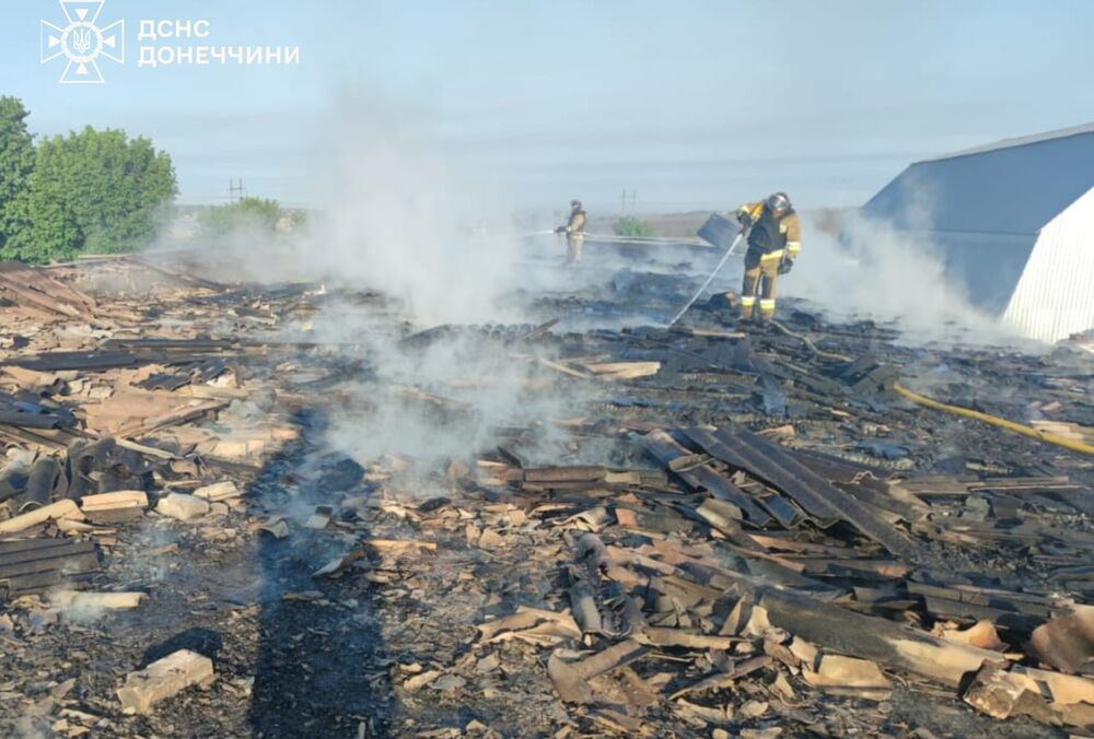 Из-за атаки дронов в Донецкой области вспыхнул масштабный пожар