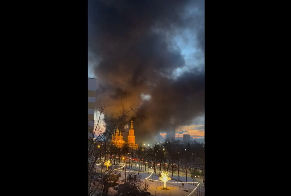 У Росії масштабно палає найбільший ринок Челябінська: відео