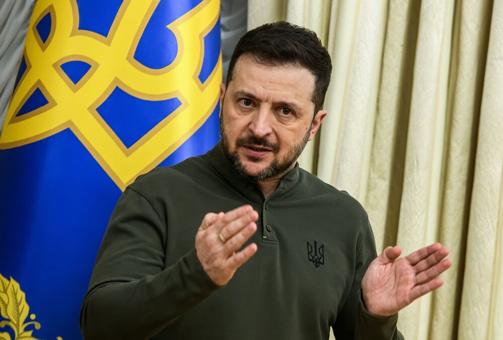 Військові на фронті забезпечені всім необхідним, - Зеленський