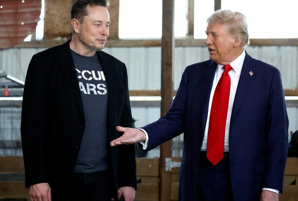 ”Без субсидій Ілону, ймовірно, довелося б повернутися до ПАР”: Трамп погрожує Маску скасуванням субсидій