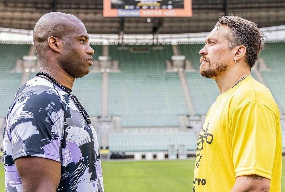 Усик і Дюбуа провели офіційне зважування перед титульним боєм, - ВІДЕО