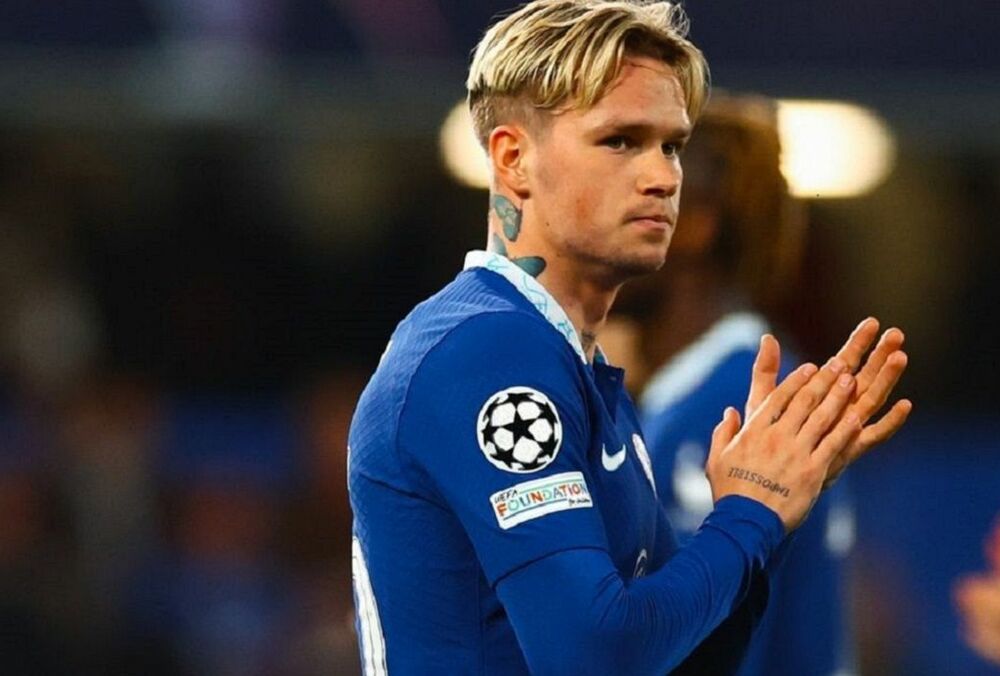 Мудрик резко отреагировал на критику фаната и вызвал его на футбольный батл