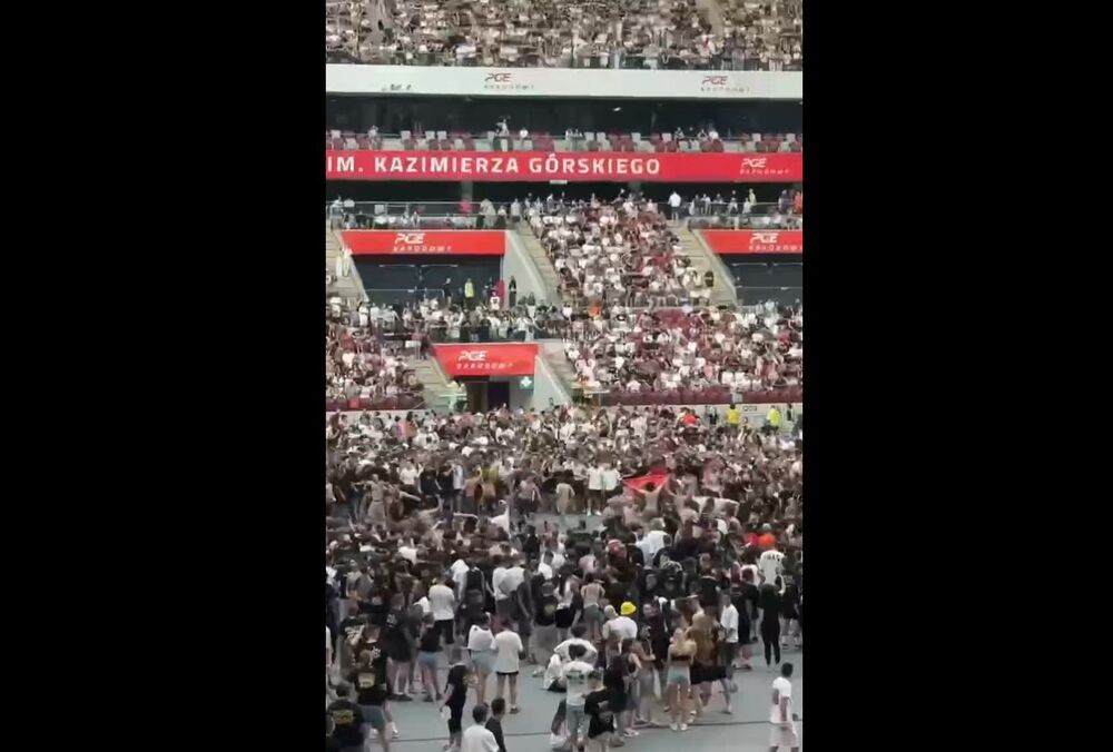 Польша депортирует 57 украинцев после беспорядков на концерте Макса Коржа в Варшаве