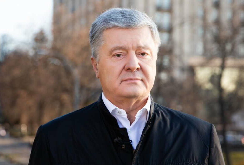 Петра Порошенка знову викликали на допит у ДБР