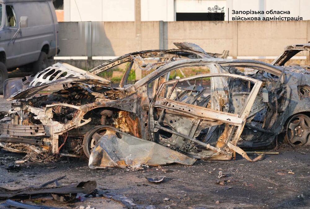 Три человека пострадали при обстреле Запорожья: кадры последствий