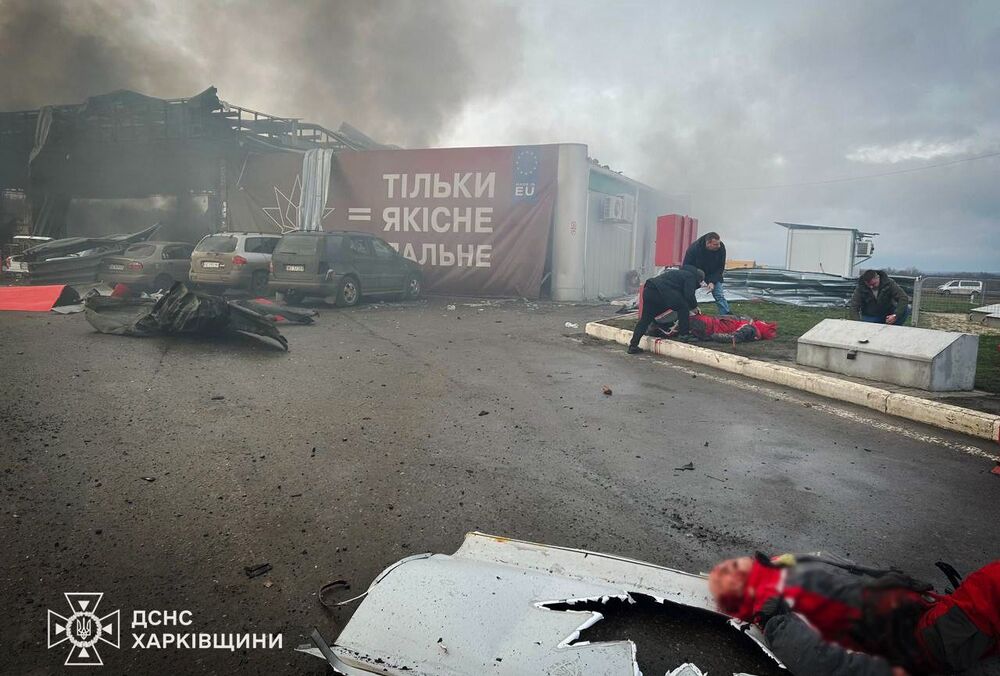 Россияне ударили по АЗС в Харьковской области: 6 человек пострадали (фото)