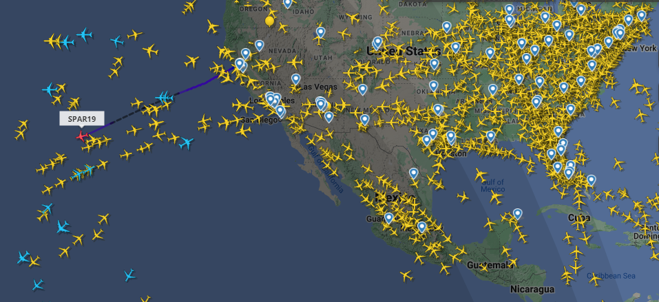 Американский военный самолет пересекает Тихий океан - Нэнси Пелоси летит на Тайвань?