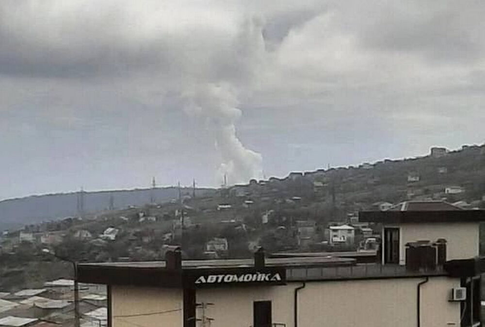 У Криму заявили, що у небі над Феодосією збили ракету, яка летіла з України