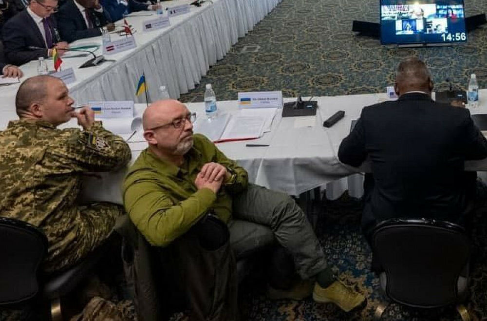 ”Нас ждут приятные сюрпризы”: в Минобороны рассказали о результатах Рамштайн – 2 