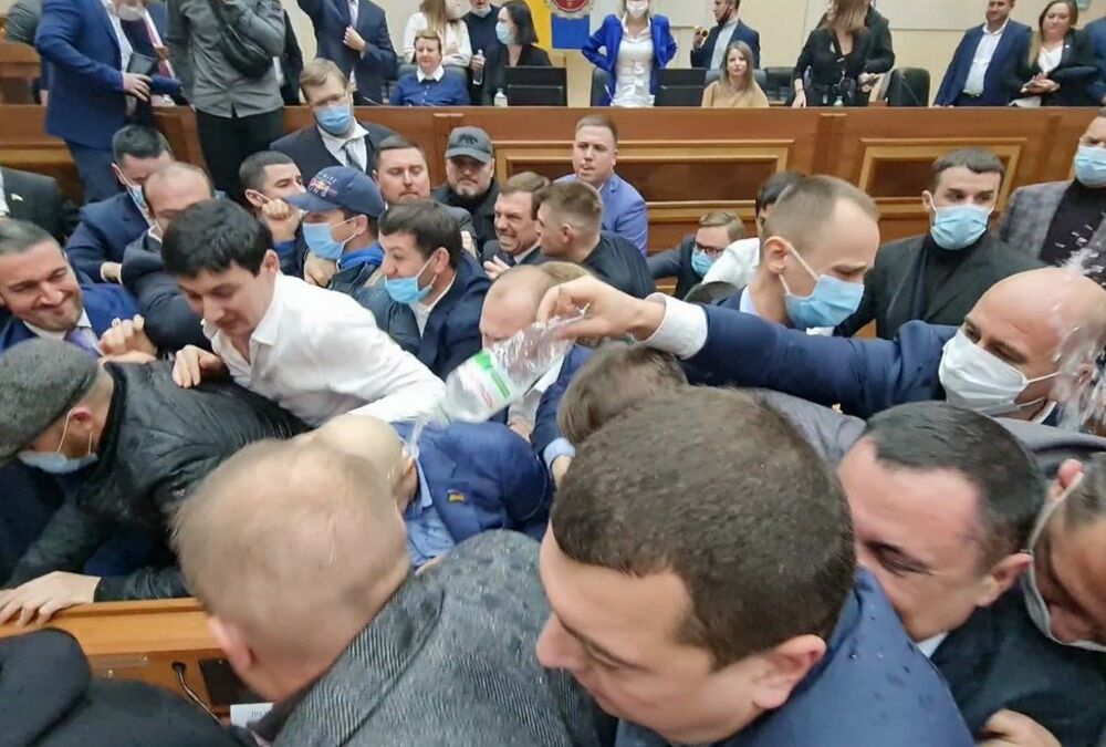 В Одесском облсовете выбрали нового главу - не обошлось без драк