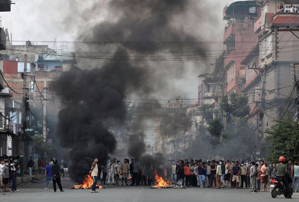 У Непалі протестувальники проти блокування соцмереж повалили уряд