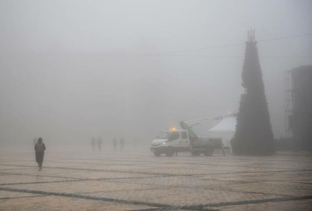 В Киеве установили ”Елку несокрушимости”: фото