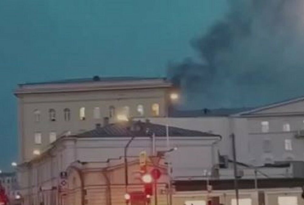 В Москве загорелось здание Минобороны России